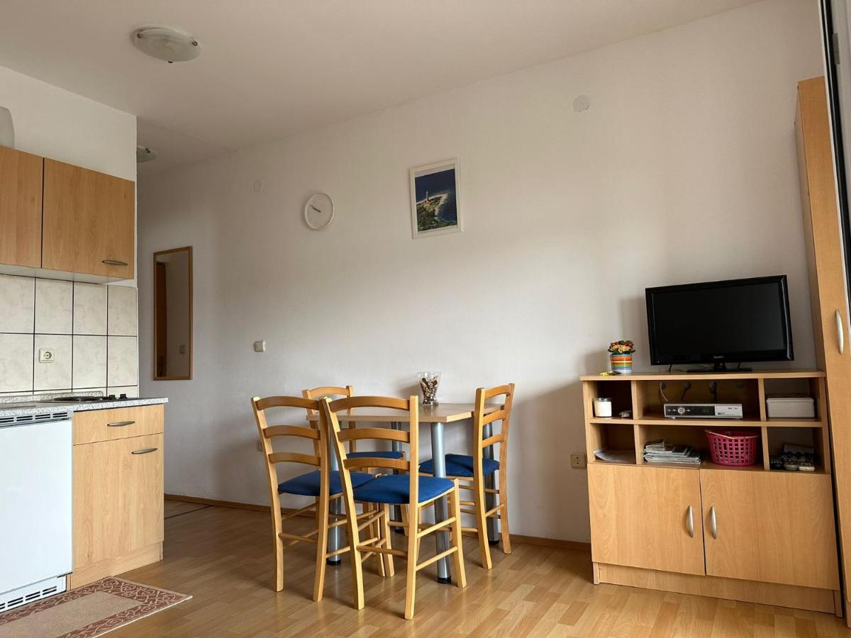 Apartmani Karlobag Exterior foto