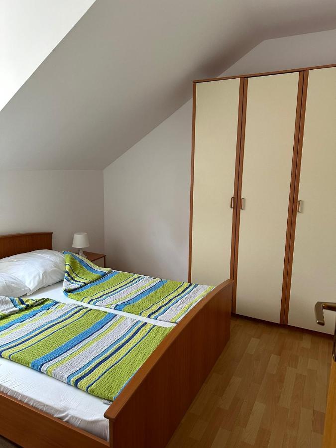 Apartmani Karlobag Exterior foto