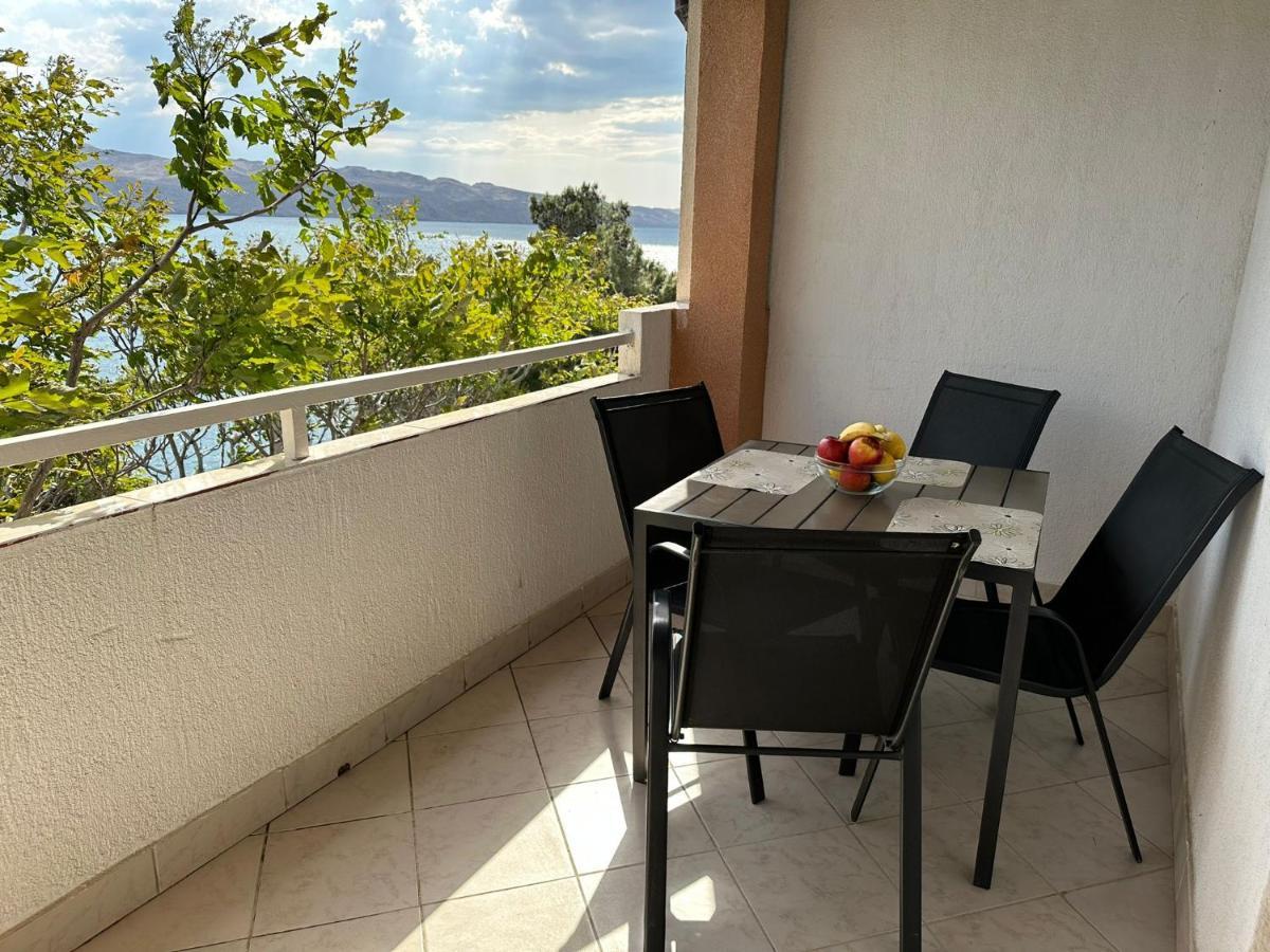 Apartmani Karlobag Exterior foto