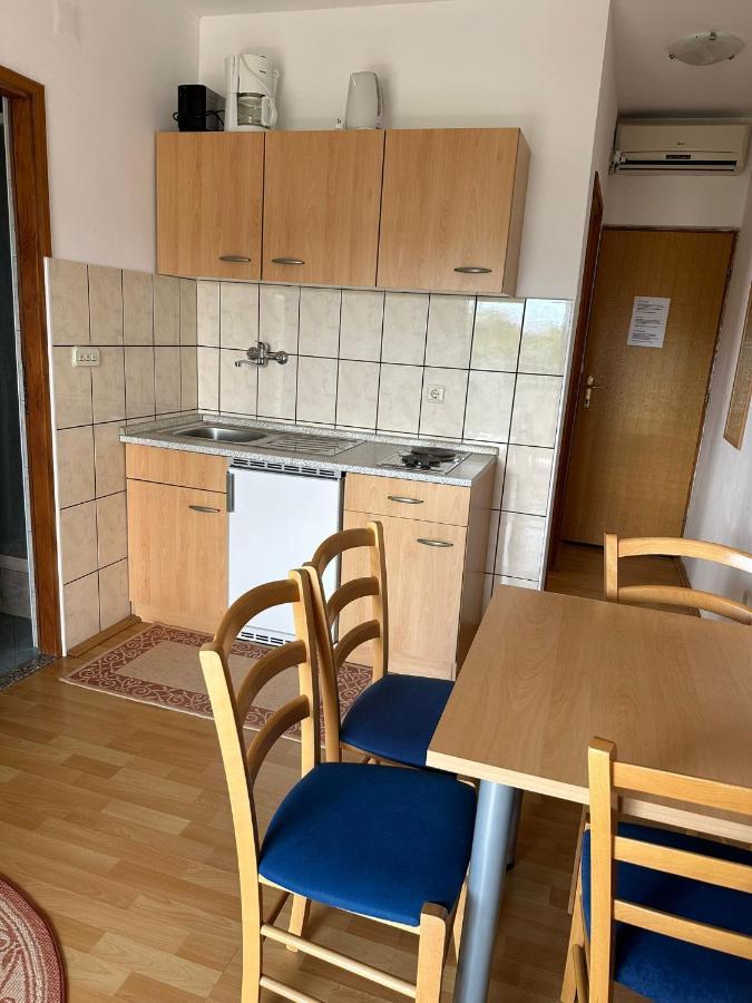 Apartmani Karlobag Exterior foto
