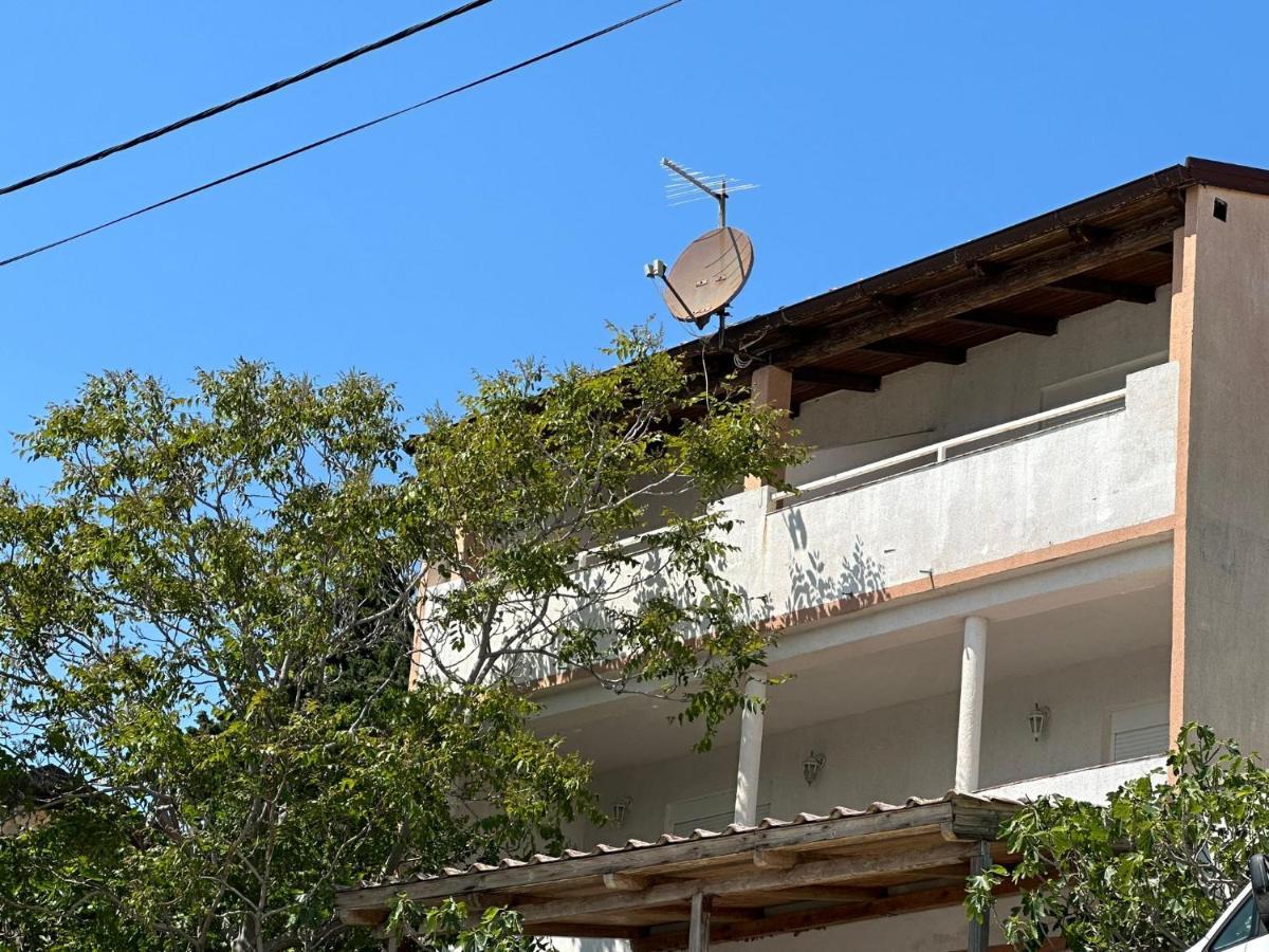 Apartmani Karlobag Exterior foto